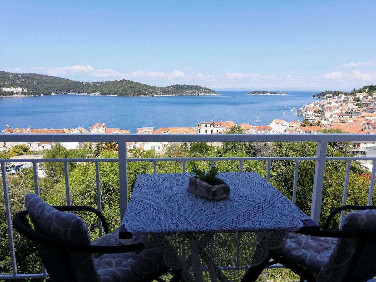 Apartment Pecarevic - A Holiday With A Stunning View 비스 외부 사진