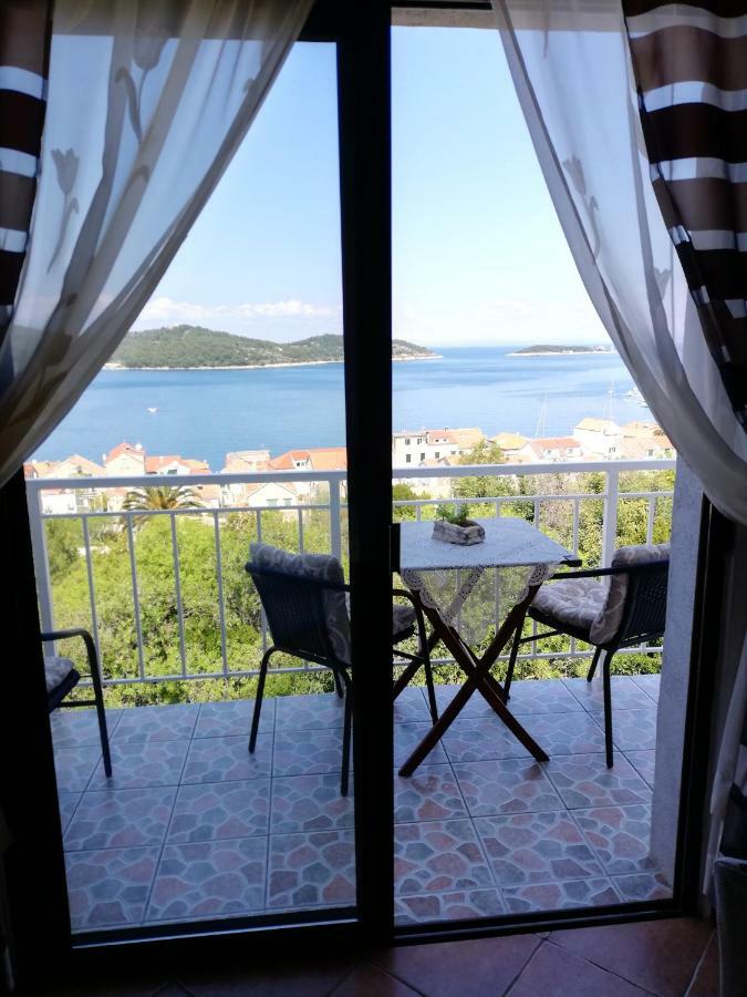 Apartment Pecarevic - A Holiday With A Stunning View 비스 외부 사진